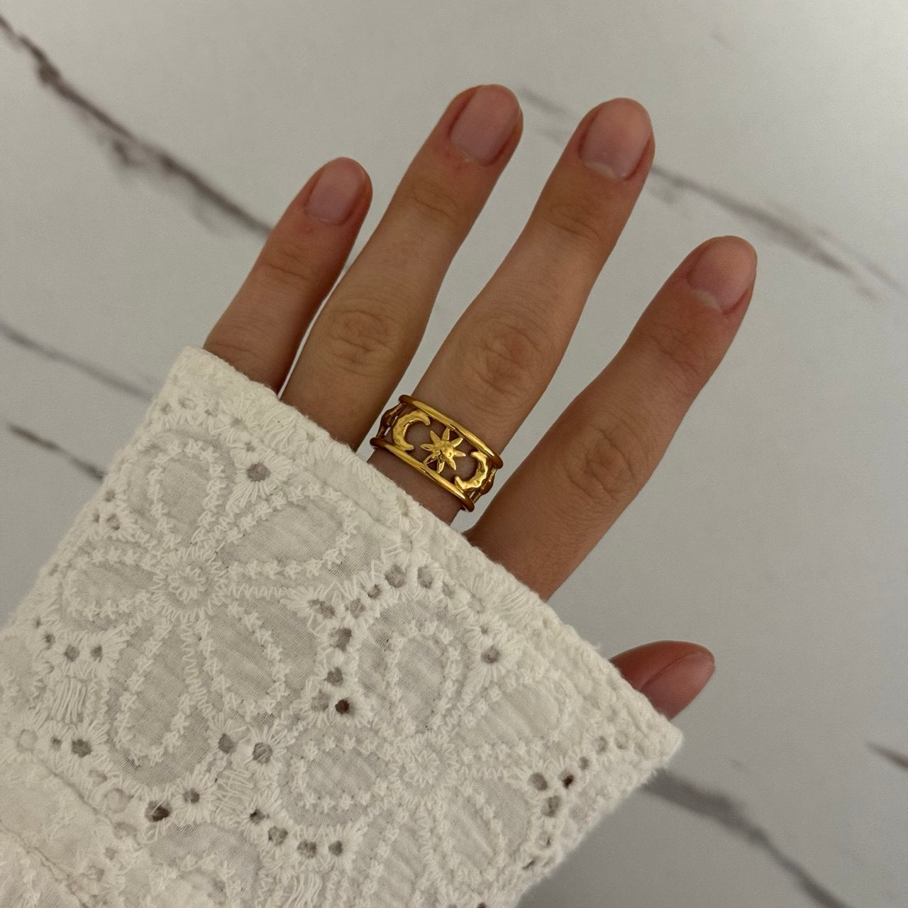 Gold ring Sun Moon/Stars