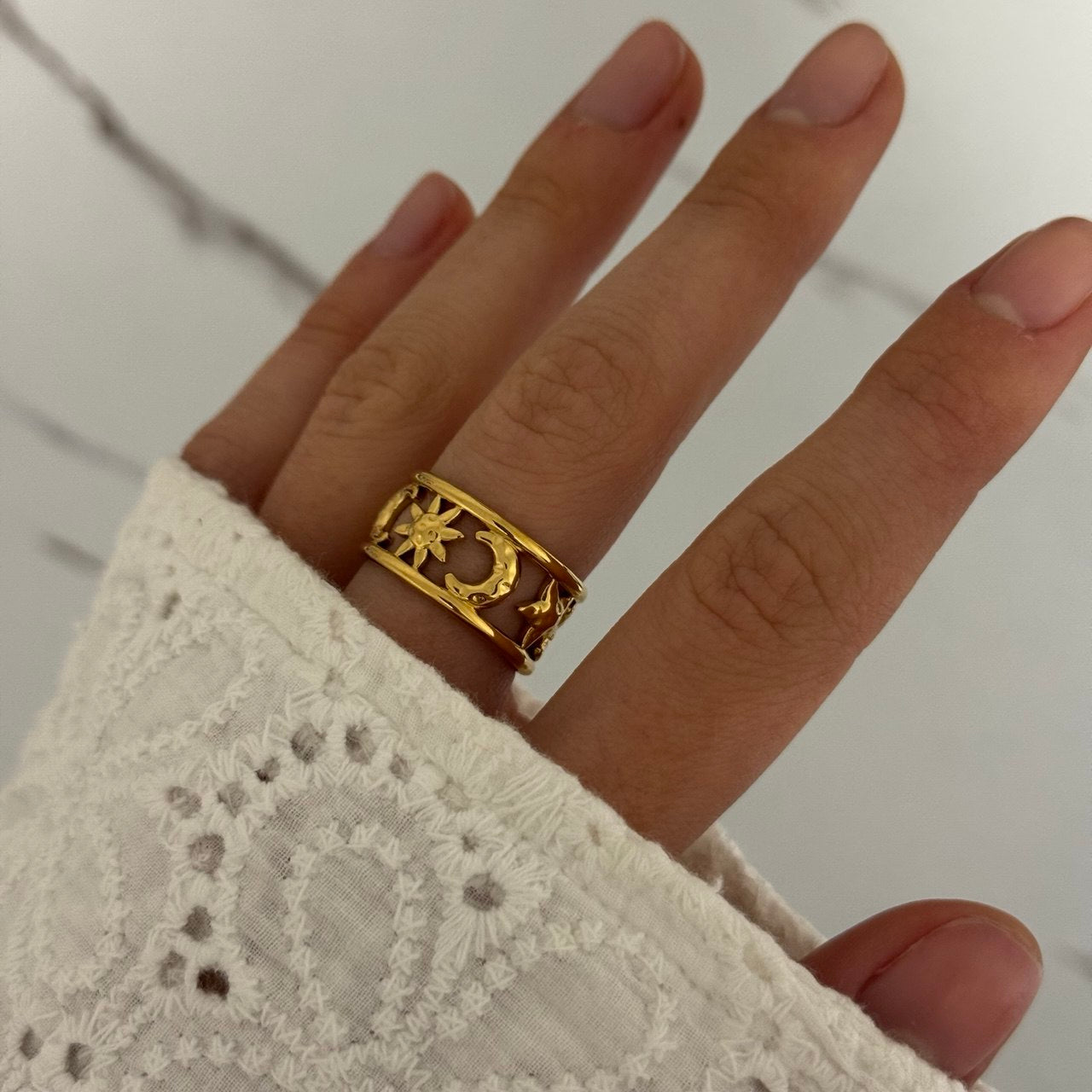 Gold ring Sun Moon/Stars