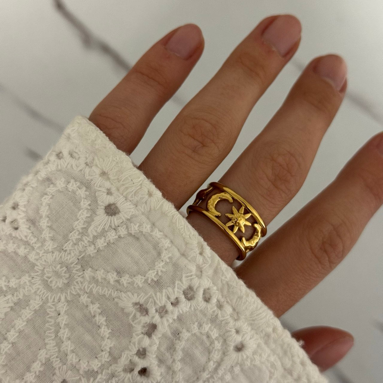 Gold ring Sun Moon/Stars