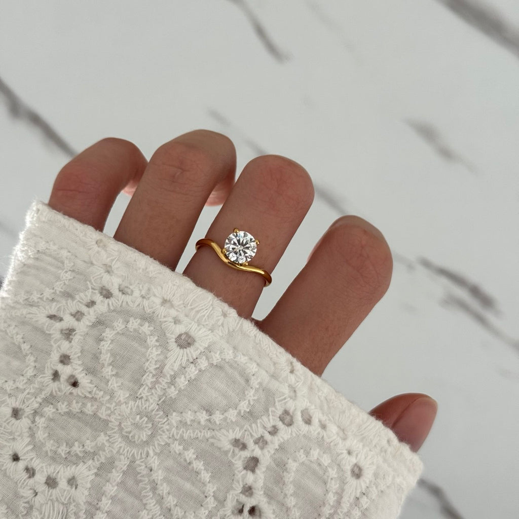 Gold Ring Round Zircon Stone