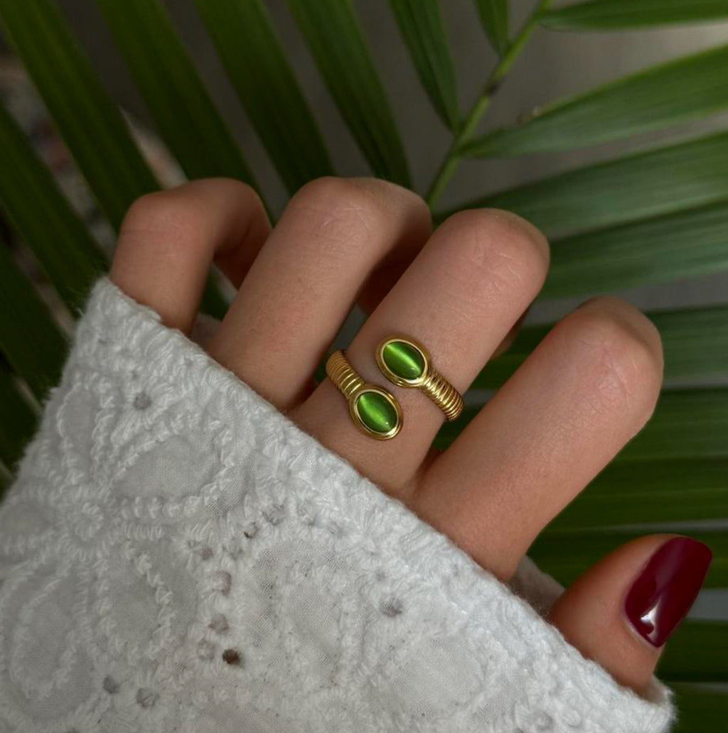 Vintage Ring Chameleon Green Stone