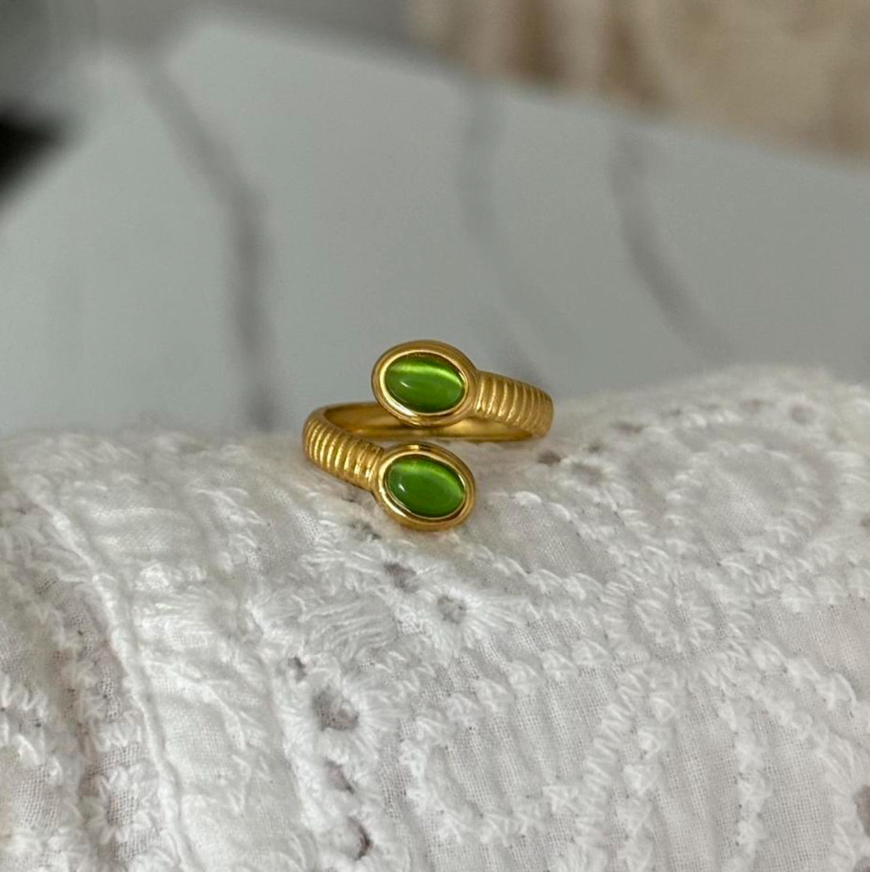 Vintage Ring Chameleon Green Stone