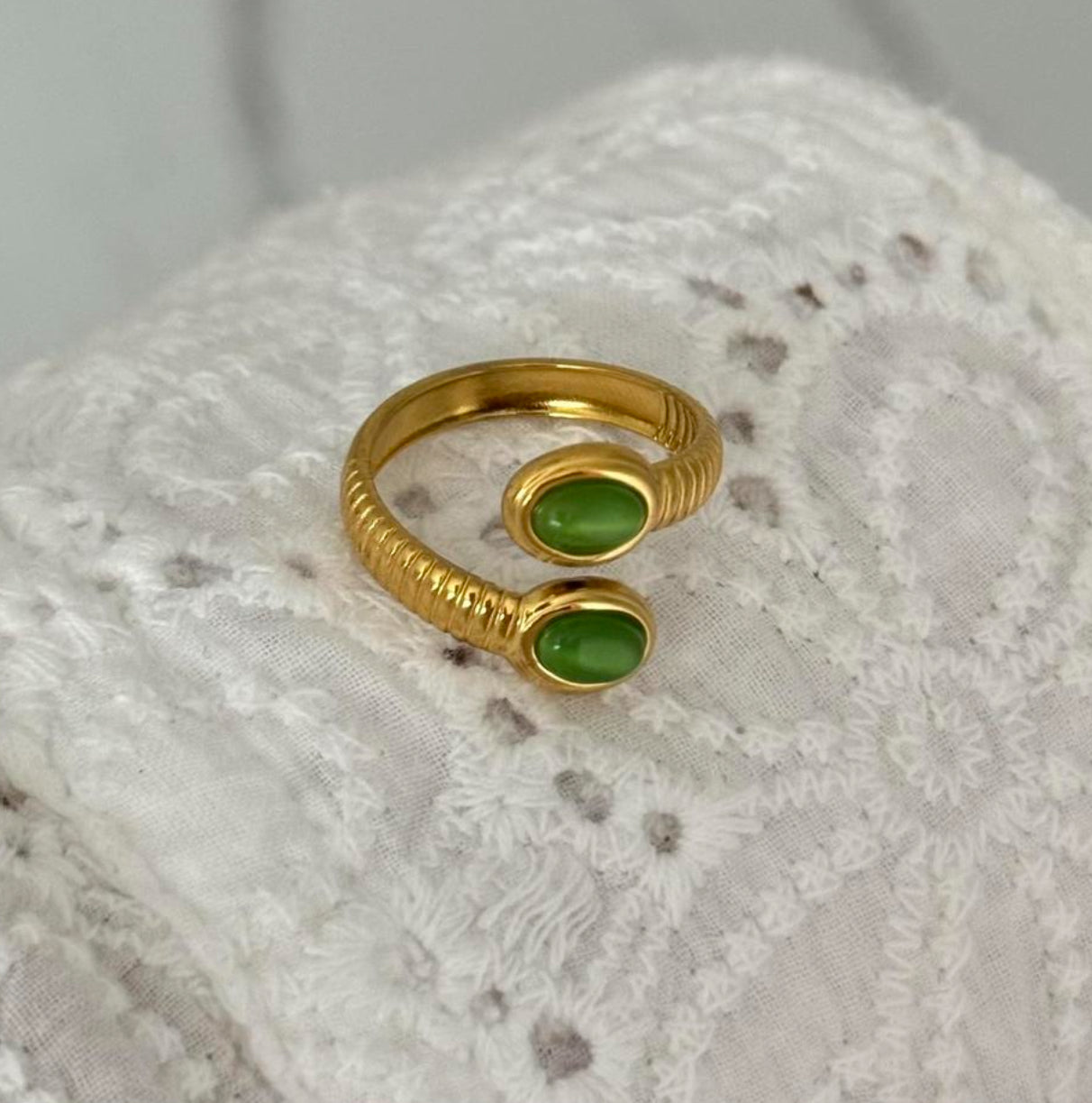 Vintage Ring Chameleon Green Stone