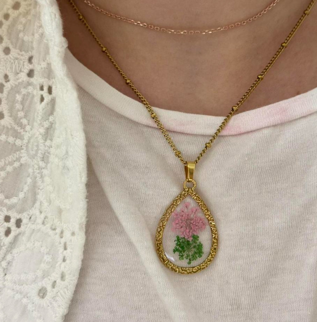 Vintage Gold Floral Necklace