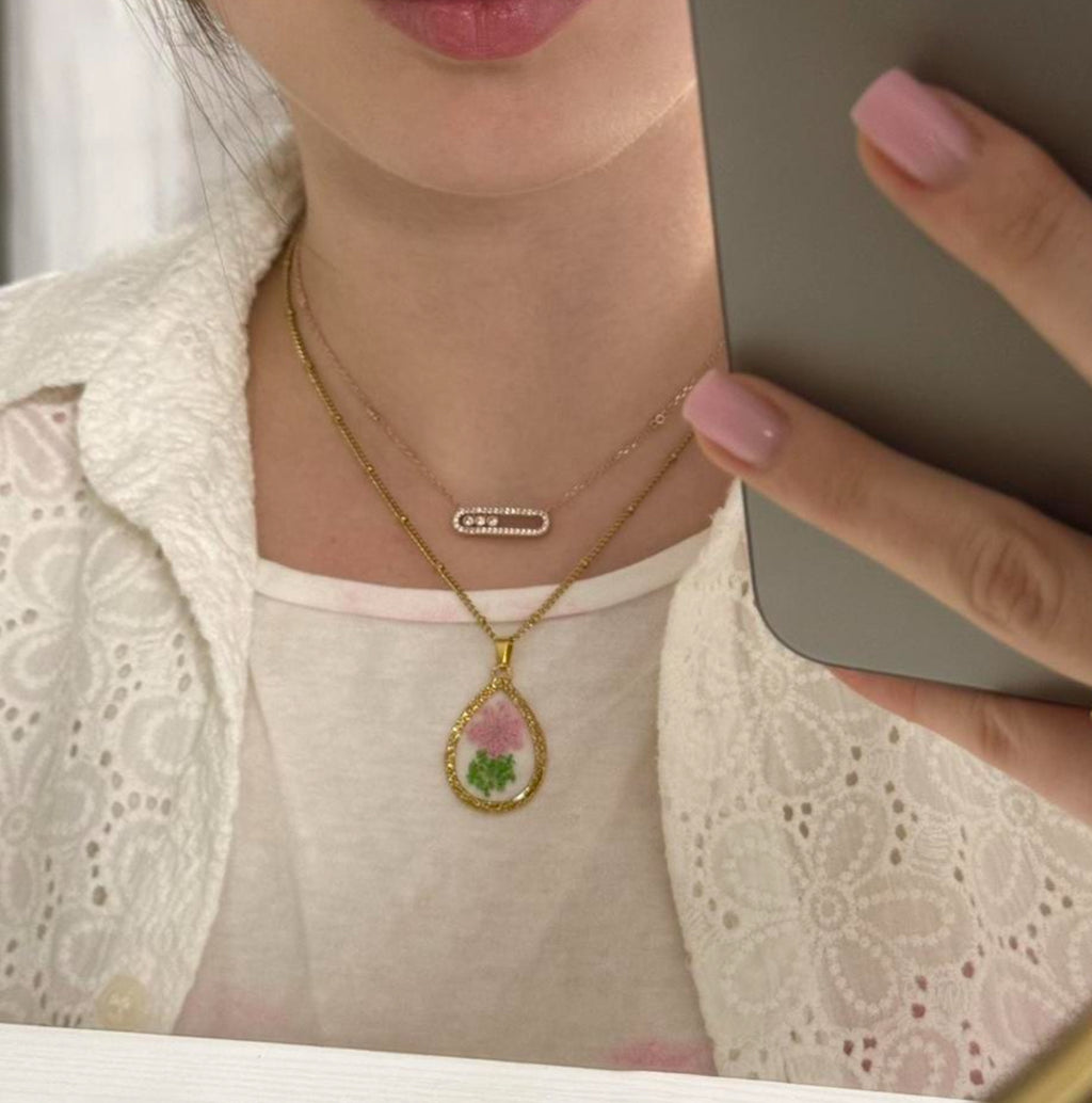 Vintage Gold Floral Necklace