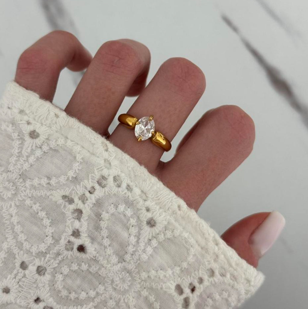 Vintage Style Gold Ring Zircon Stone