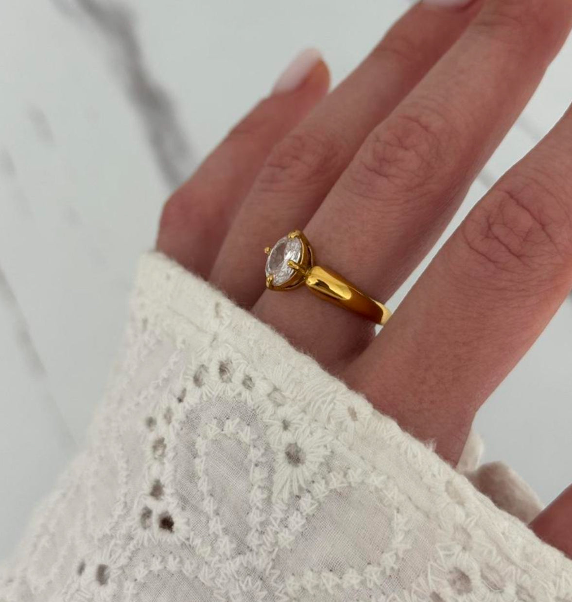 Vintage Style Gold Ring Zircon Stone