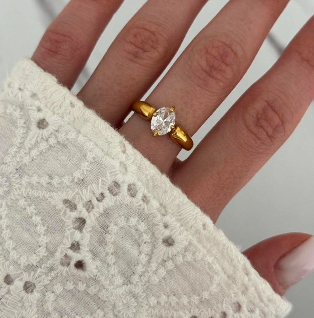 Vintage Style Gold Ring Zircon Stone