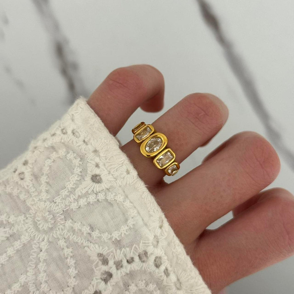 Gold ring zircon stone