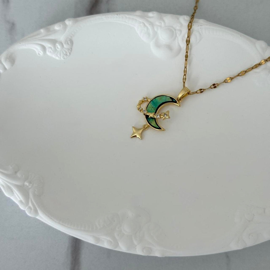 Vintage Vibe Gold Necklace Chameleon Green Stone