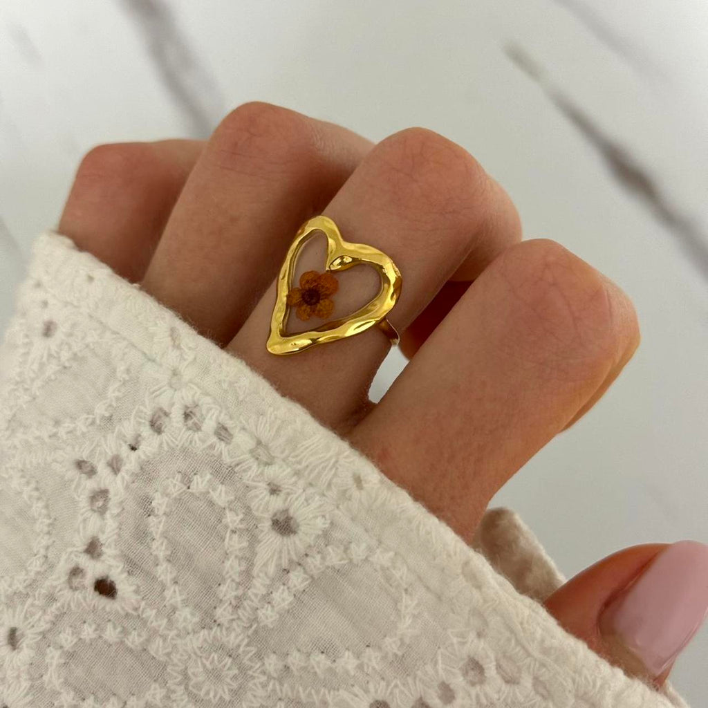 Vintage Style Gold Floral Heart Ring