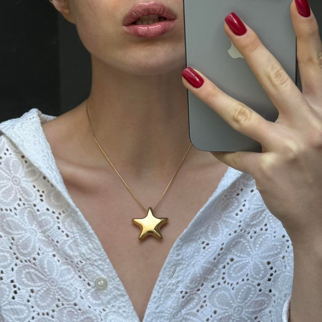 Gold Star Pedant Necklace