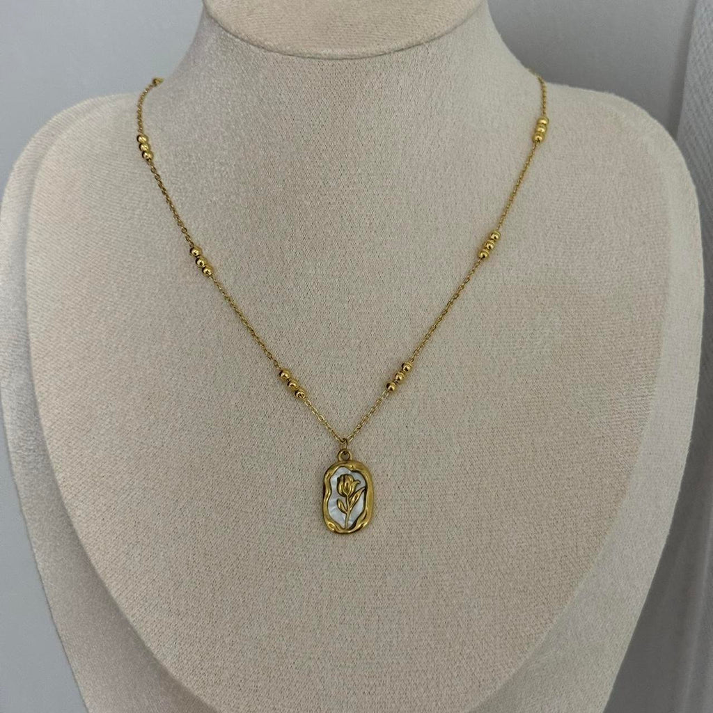 Gold necklace with a Pendant