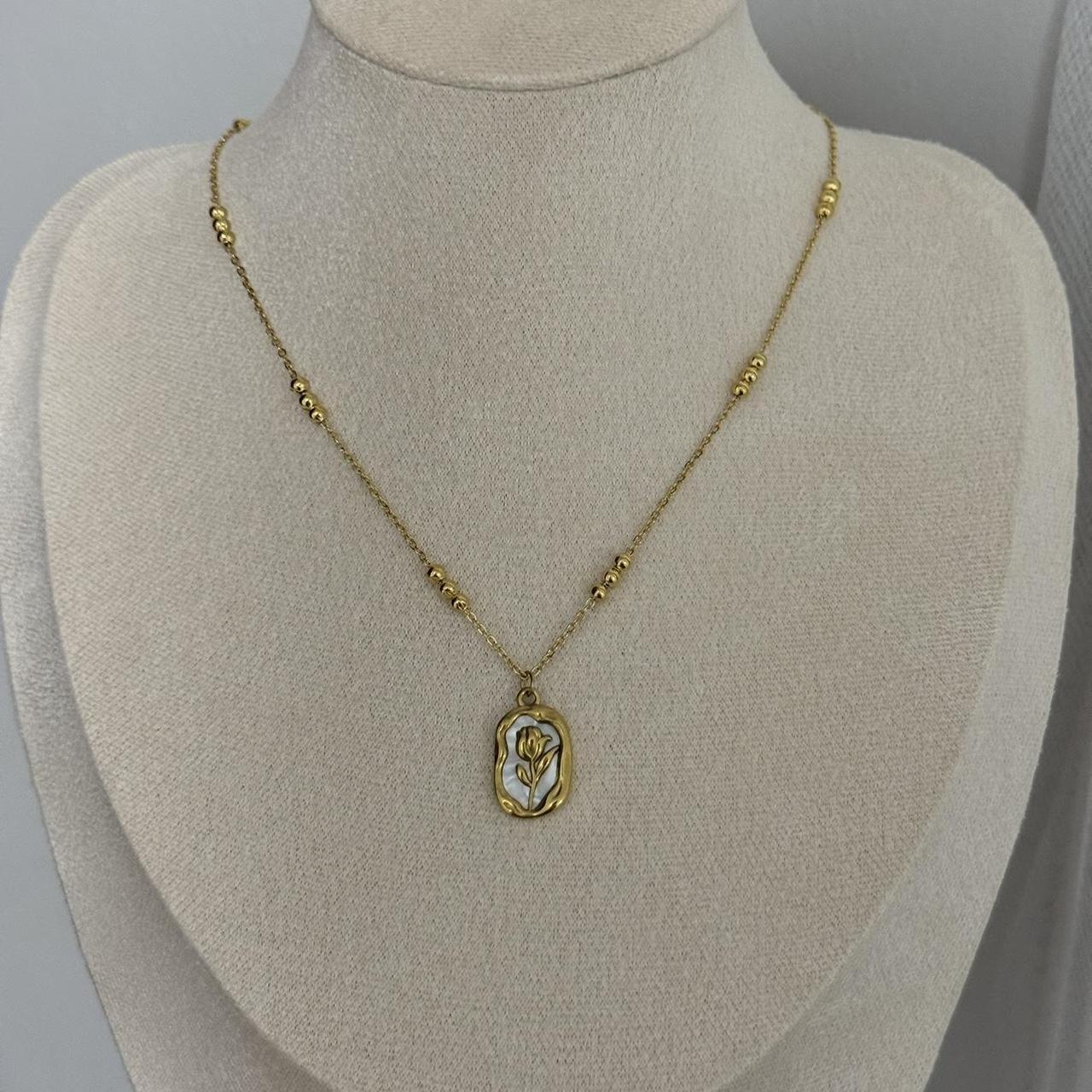 Gold necklace with a Pendant