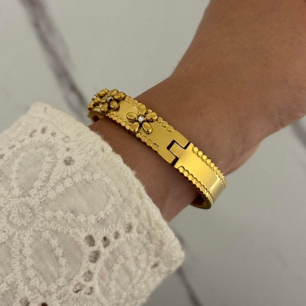 Vintage Vibe Gold Bracelet With Flowers