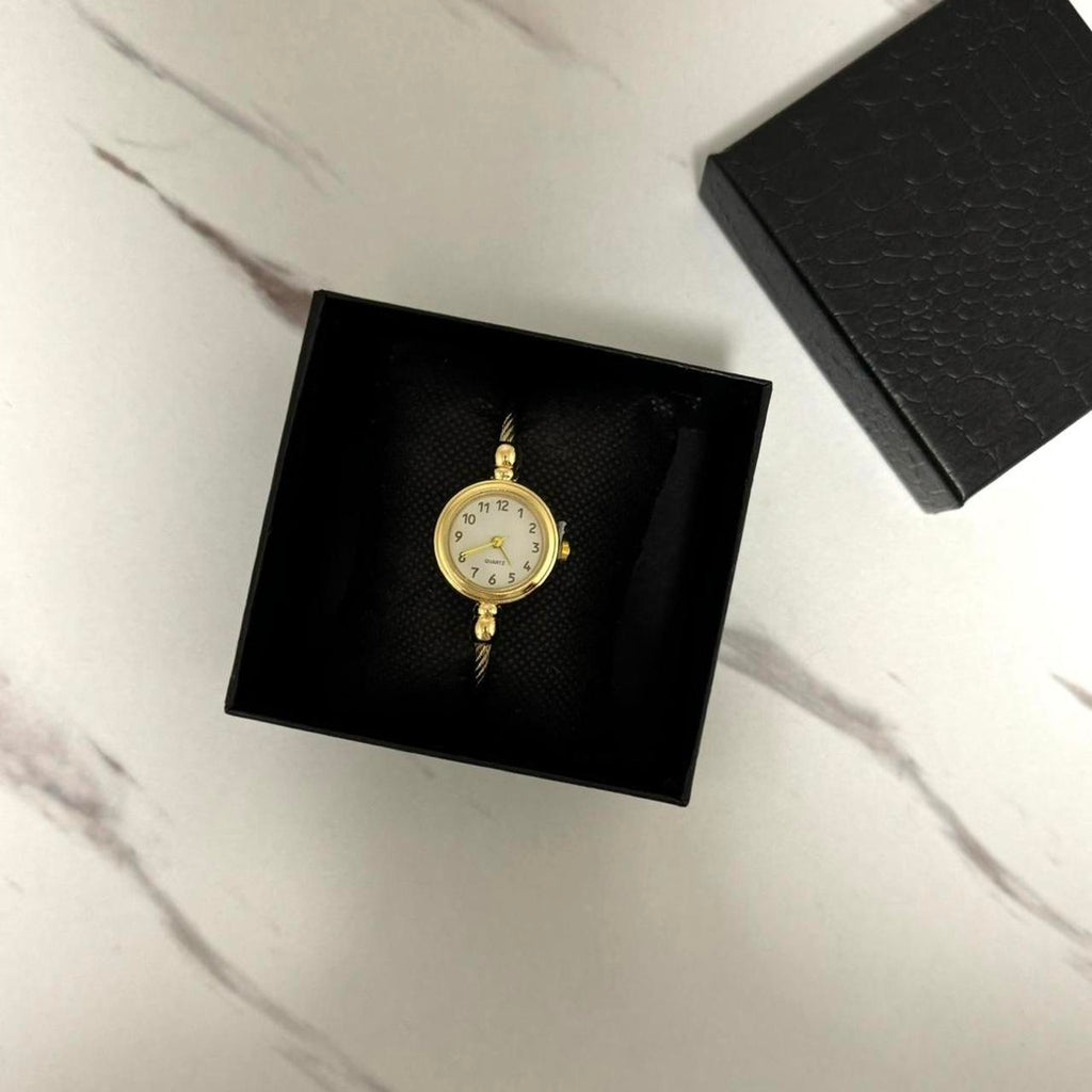 Retro Round Gold Watch