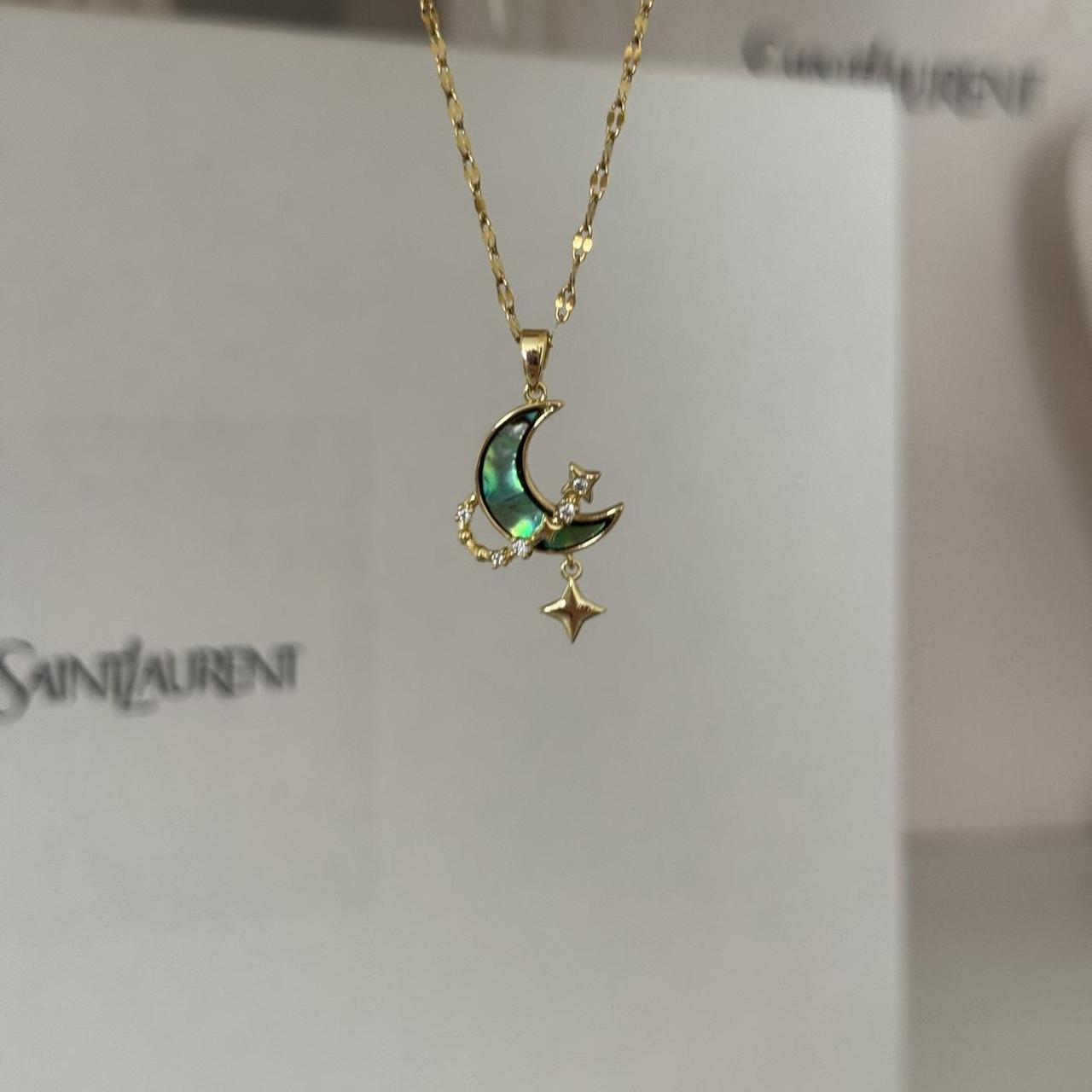 Vintage Vibe Gold Necklace Chameleon Green Stone