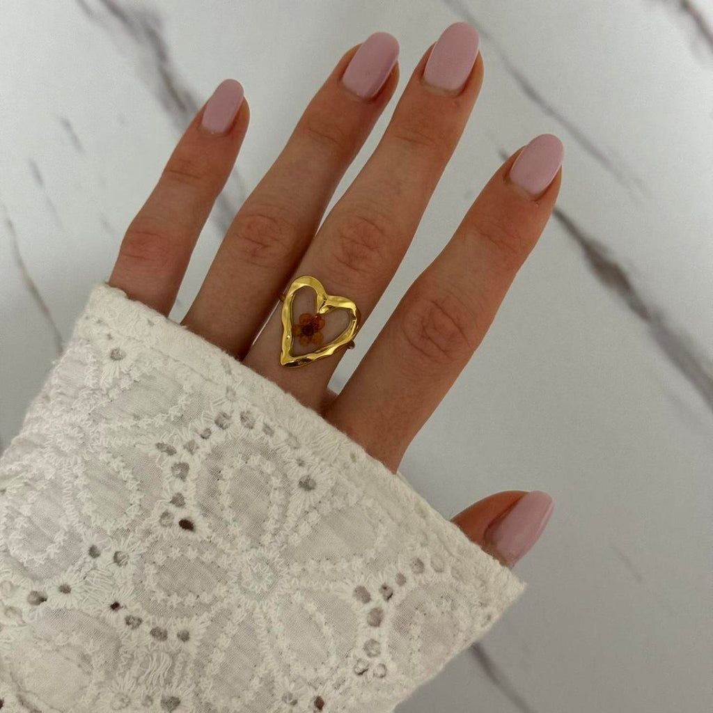 Vintage Style Gold Floral Heart Ring