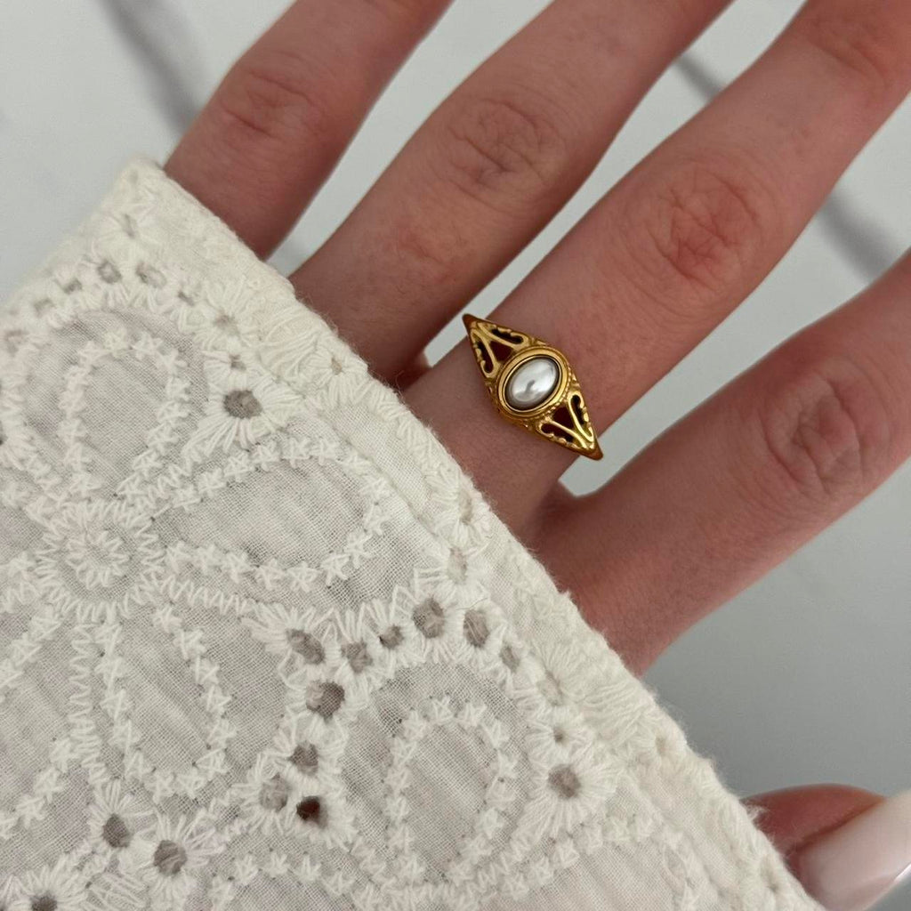 Vintage Vibe Gold Ring White Pearl