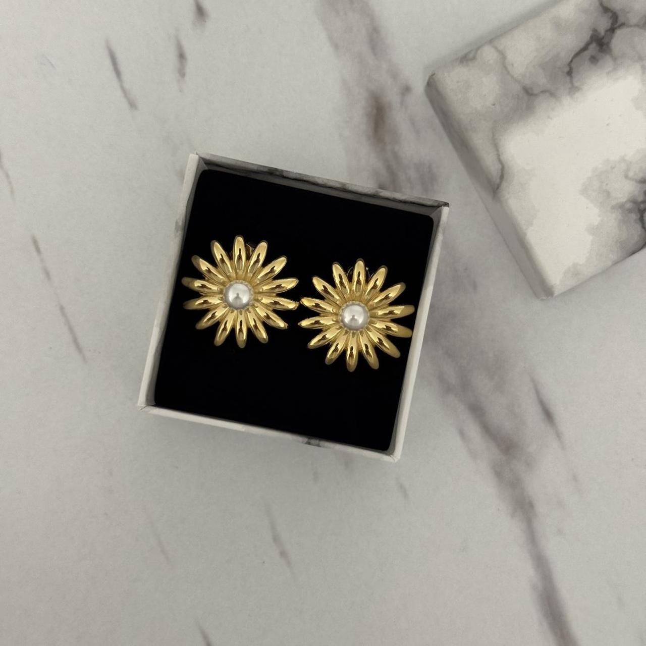Gold Floral Daisies Earrings