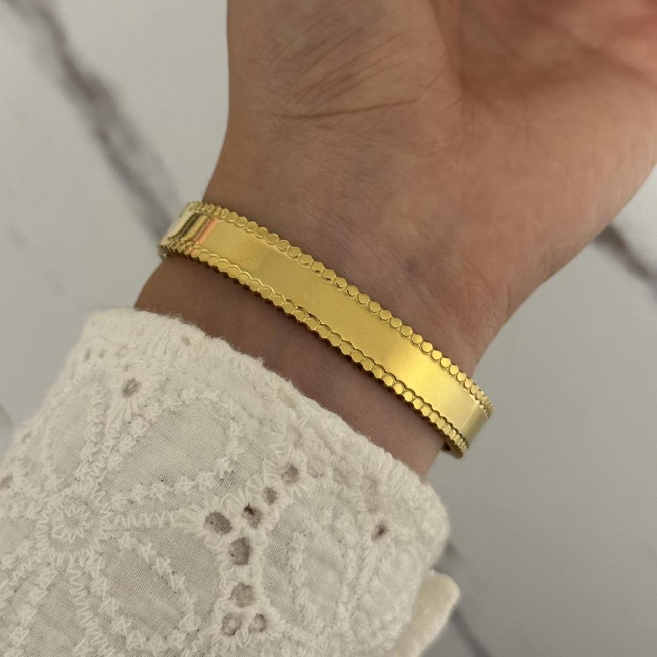 Vintage Vibe Gold Bracelet With Flowers