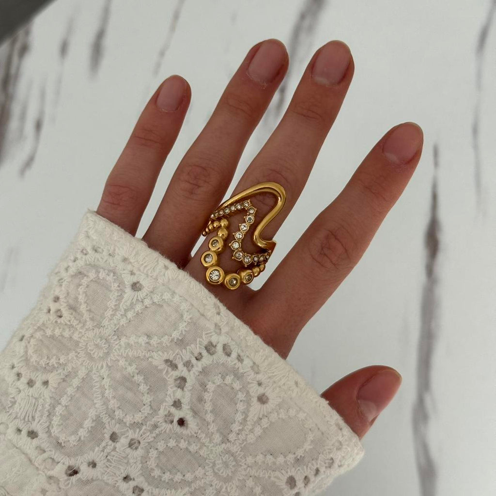 Gold ring with zircon stone