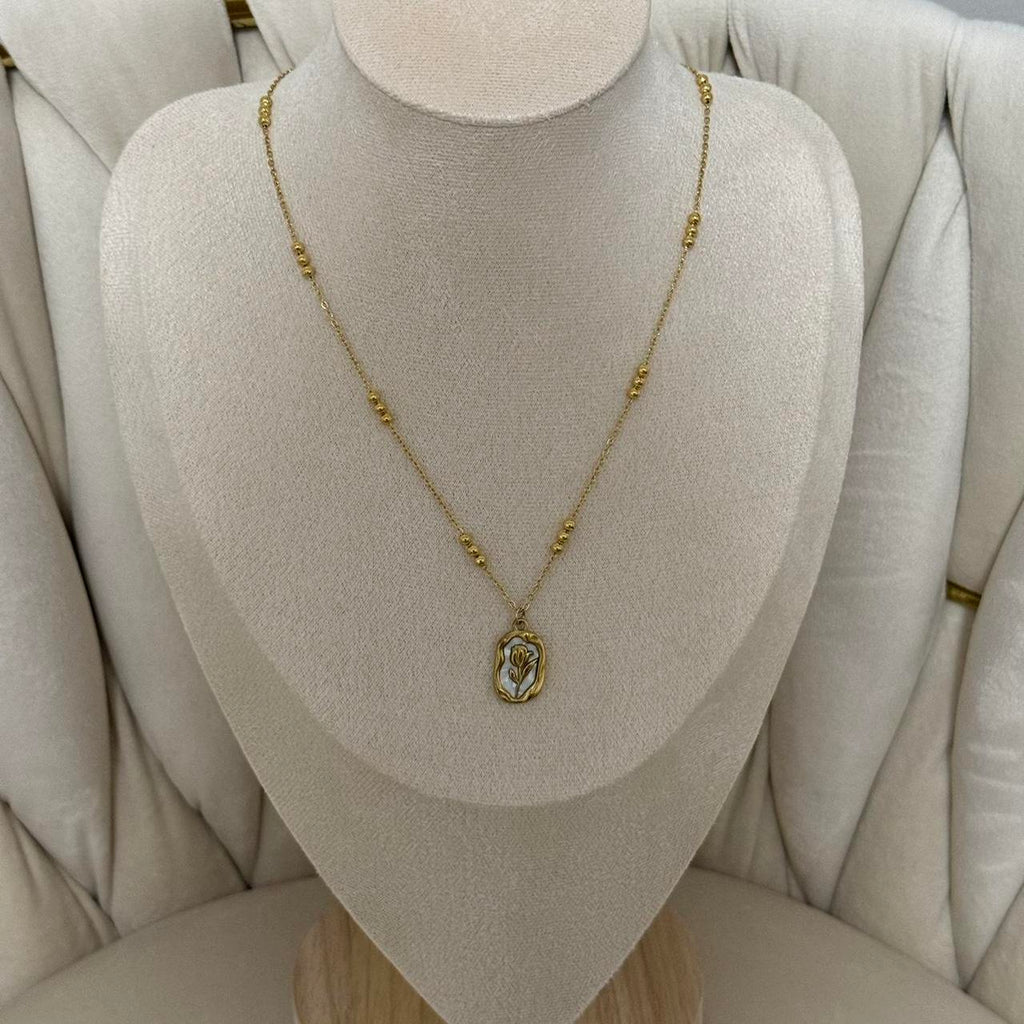 Gold necklace with a Pendant