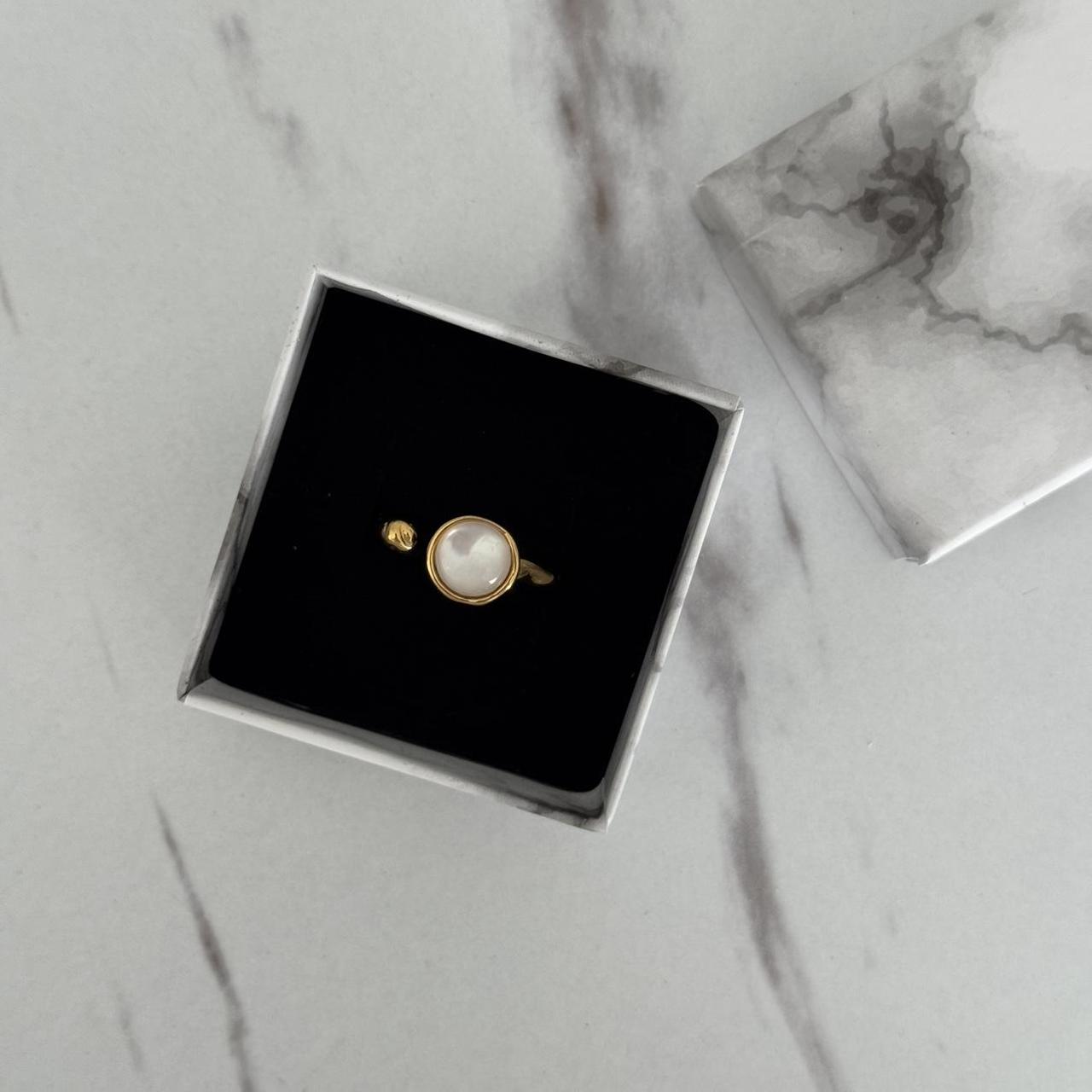 Gold Ring White Moon Stone