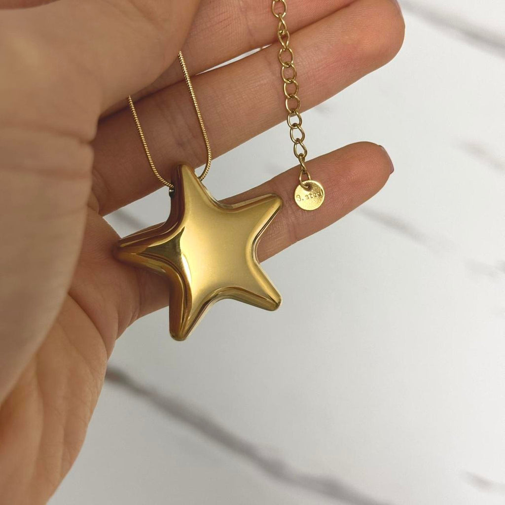 Gold Star Pedant Necklace