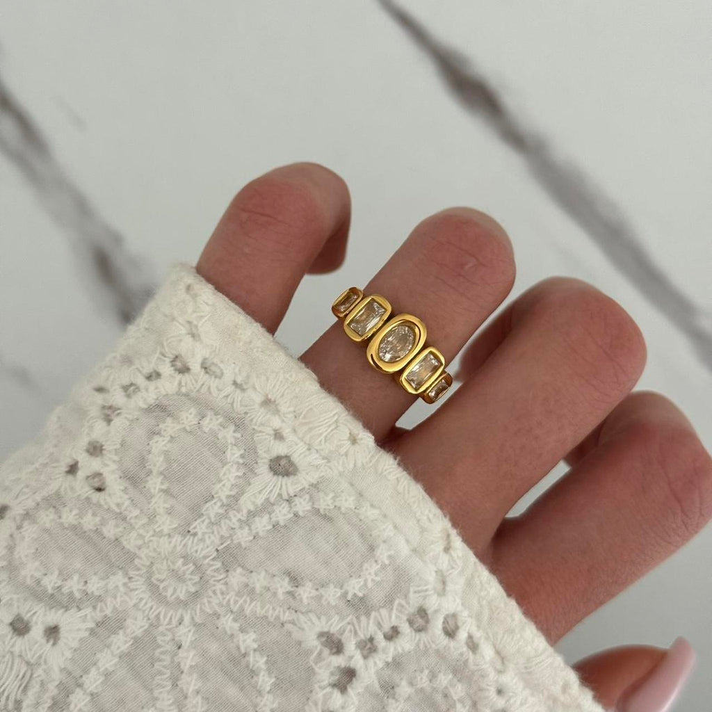 Gold ring zircon stone