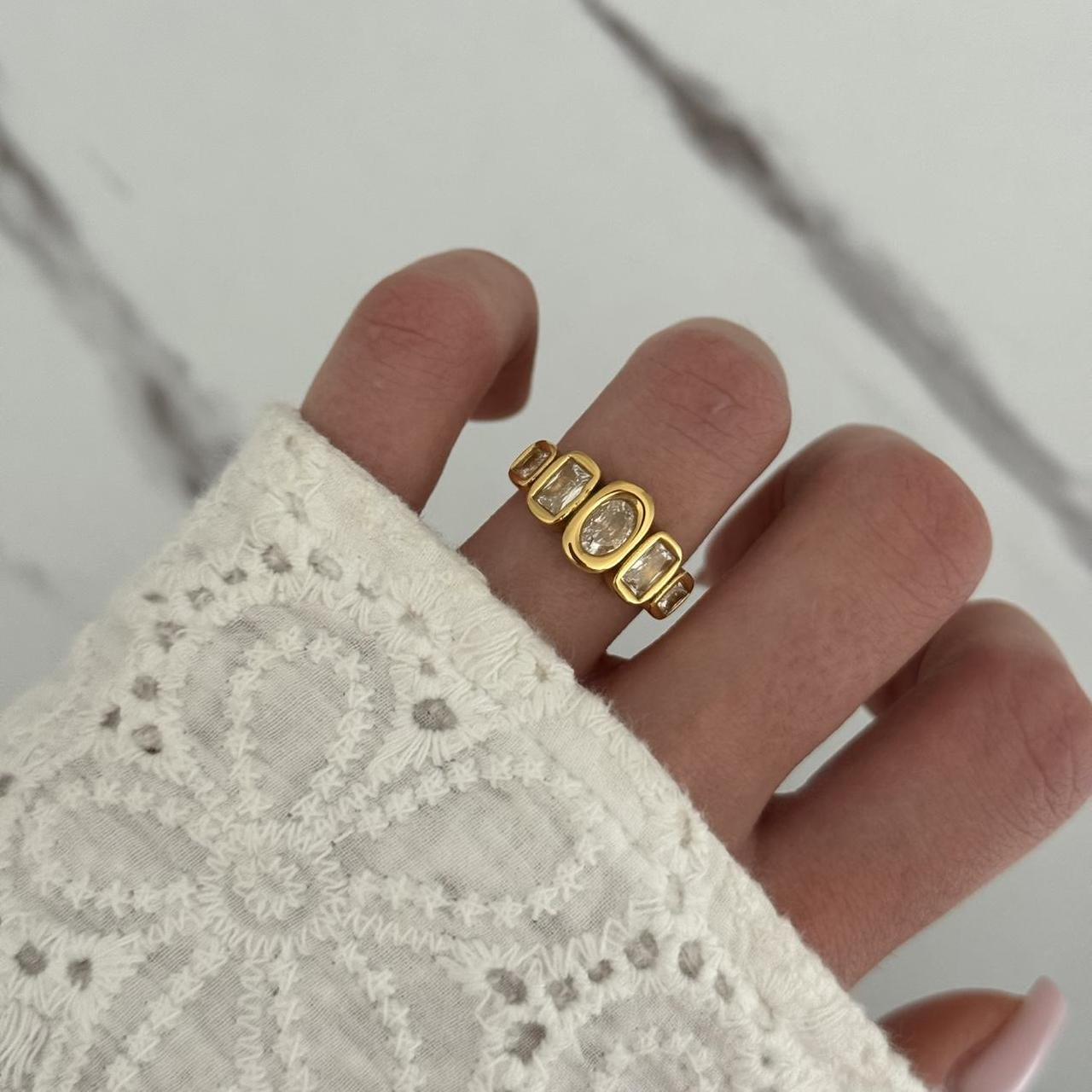 Gold ring zircon stone