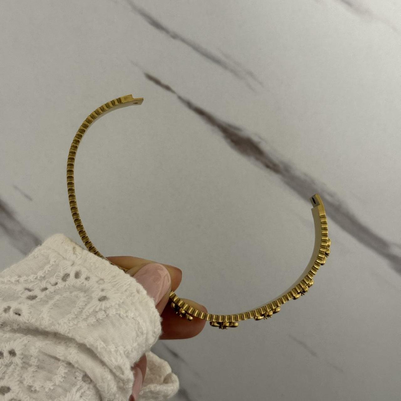 Vintage Vibe Gold Bracelet With Flowers