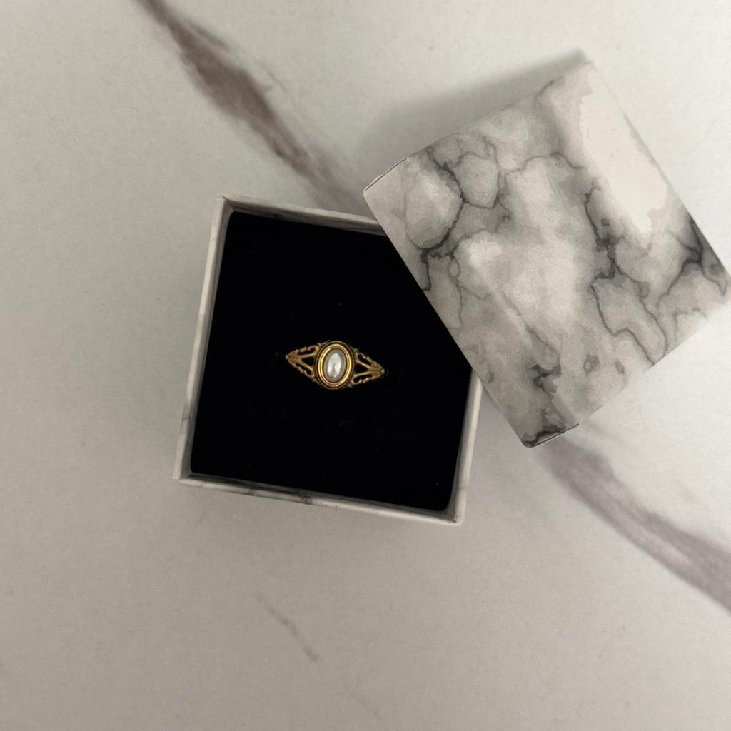 Vintage Vibe Gold Ring White Pearl