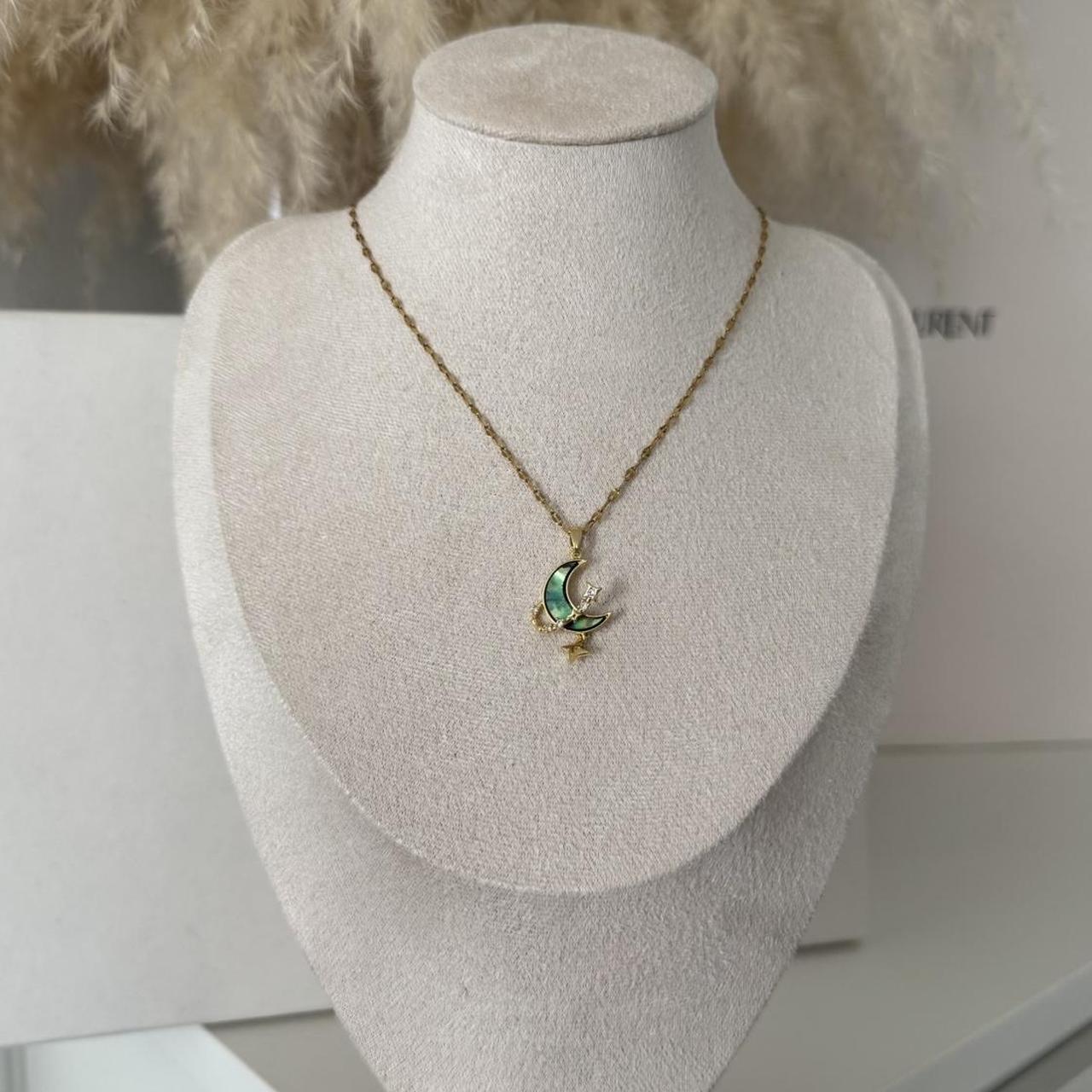 Vintage Vibe Gold Necklace Chameleon Green Stone