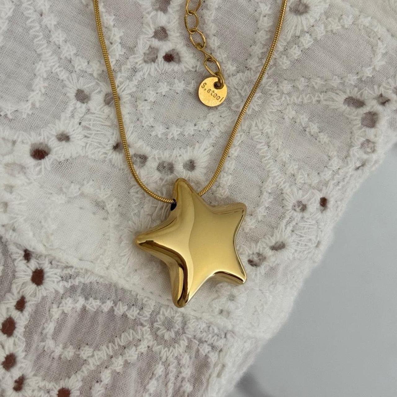Gold Star Pedant Necklace
