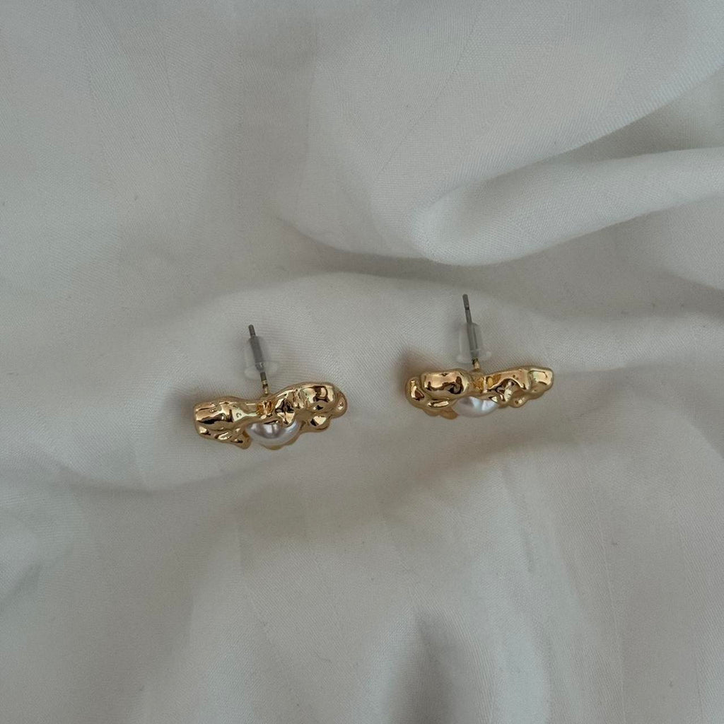 Gold/Pearl Heart-Shaped Earrings