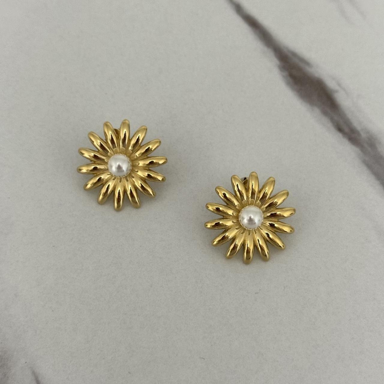 Gold Floral Daisies Earrings