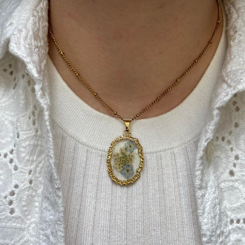 Vintage Vibe Floral Gold Necklace