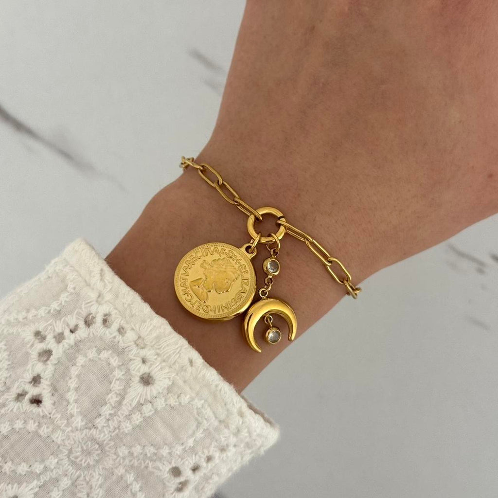 Gold Pedant Chain Bracelet