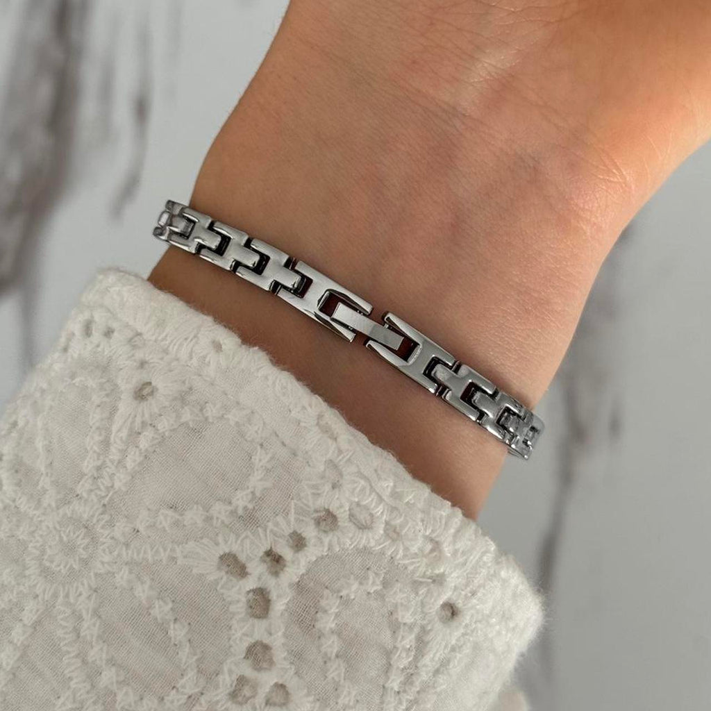 Watch multicoloured zircon stone