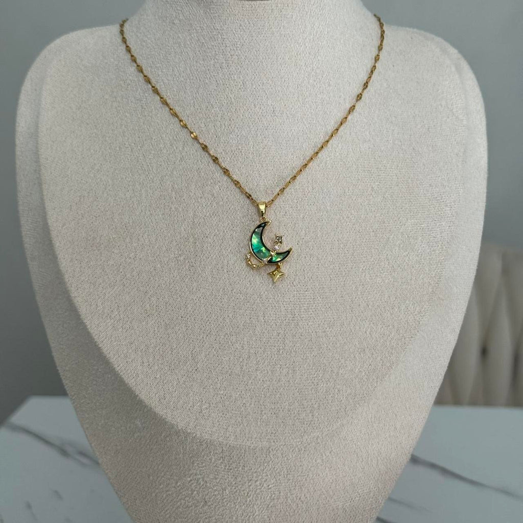 Vintage Vibe Gold Necklace Chameleon Green Stone