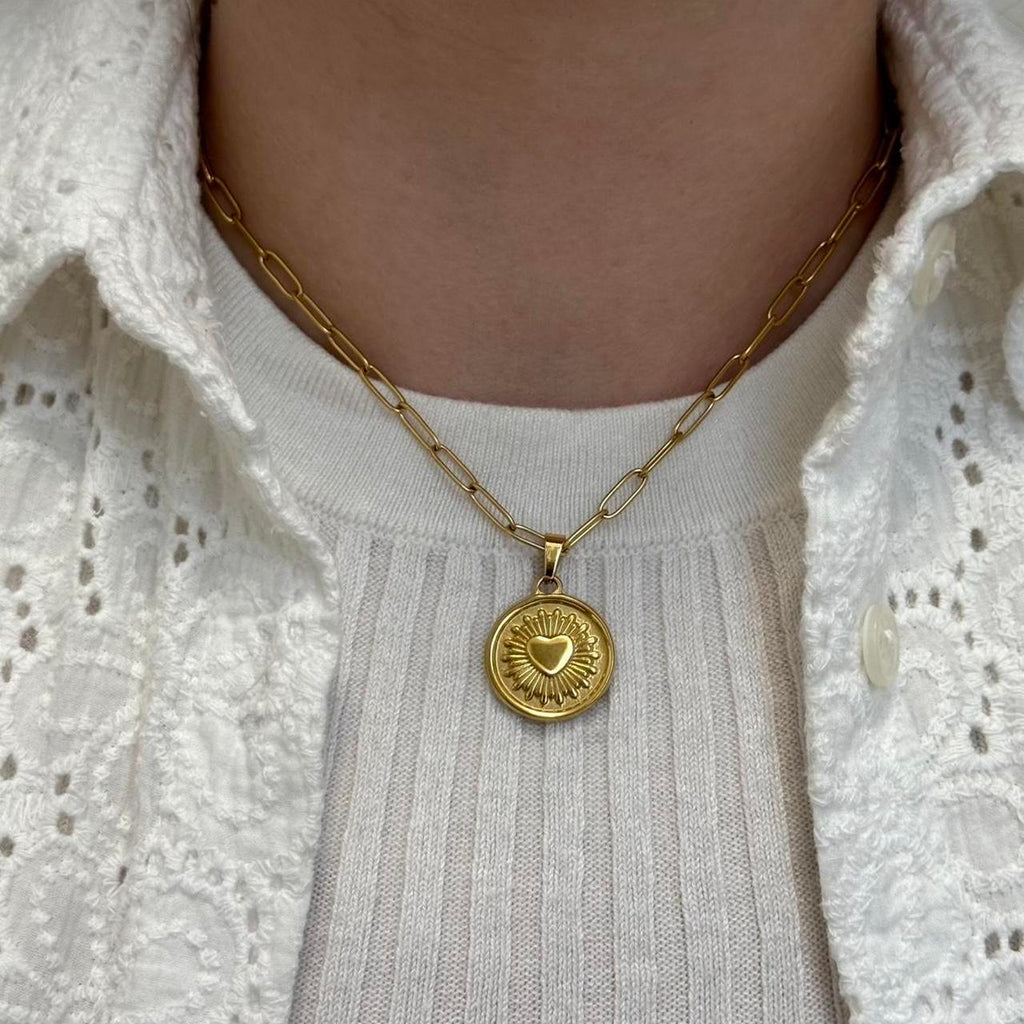 Vintage Vibe Gold Pedant Necklace