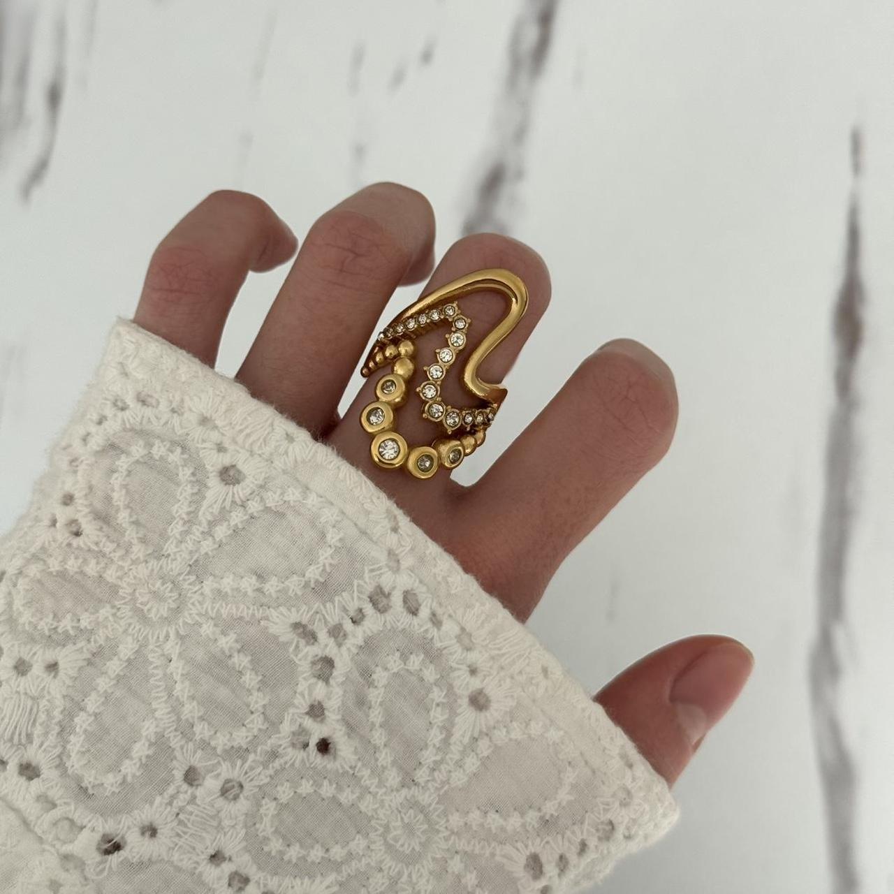 Gold ring with zircon stone