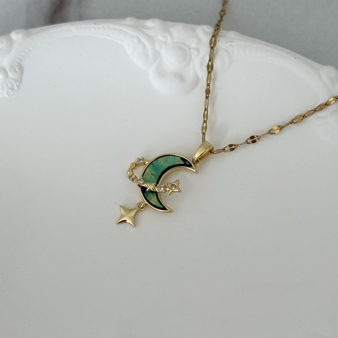 Vintage Vibe Gold Necklace Chameleon Green Stone