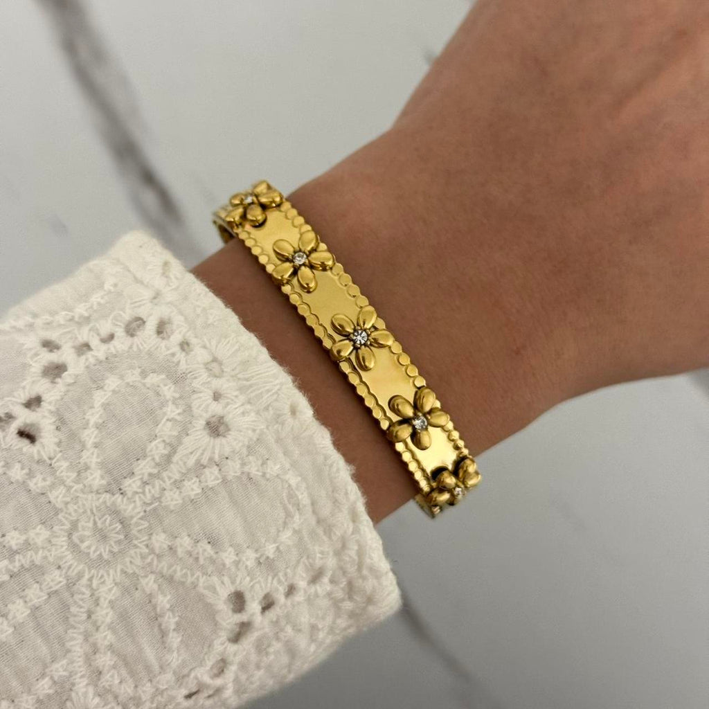 Vintage Vibe Gold Bracelet With Flowers