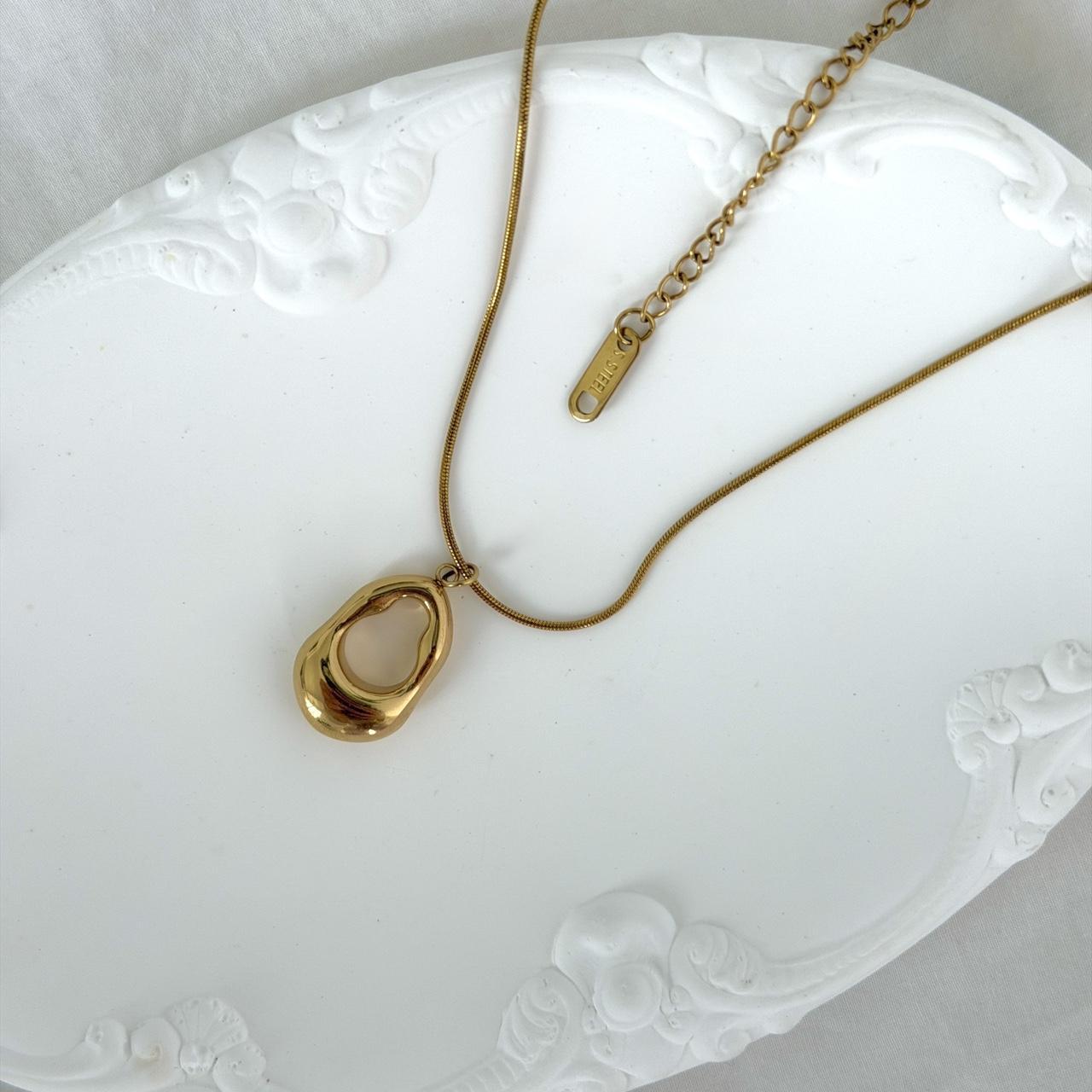 Gold Pedant Necklace