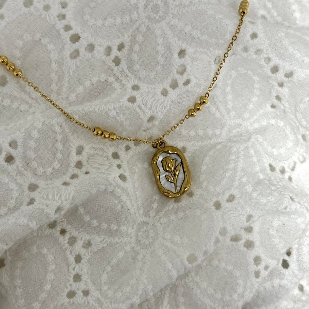 Gold necklace with a Pendant