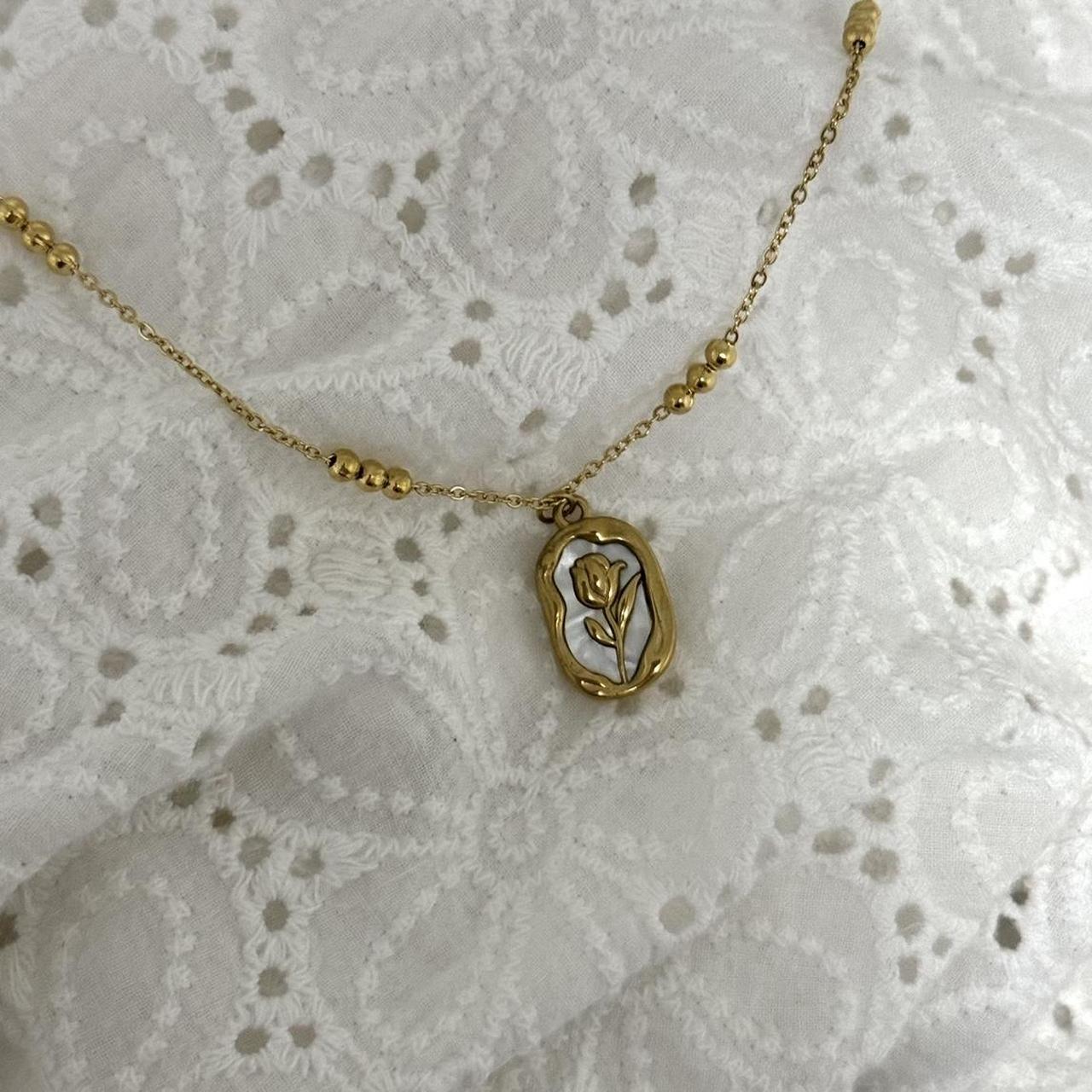 Gold necklace with a Pendant