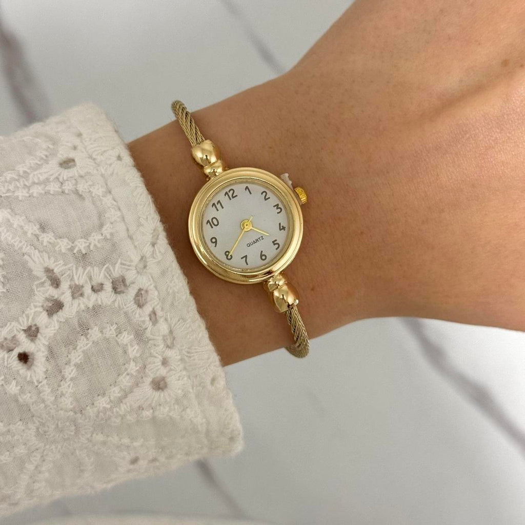 Retro Round Gold Watch