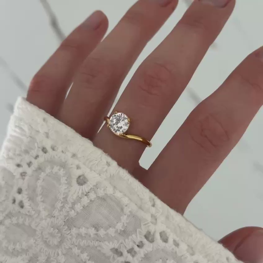 Gold Ring Round Zircon Stone